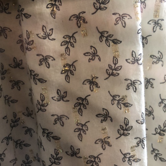 Old Navy flutter sleeve top - Picture 3 of 4